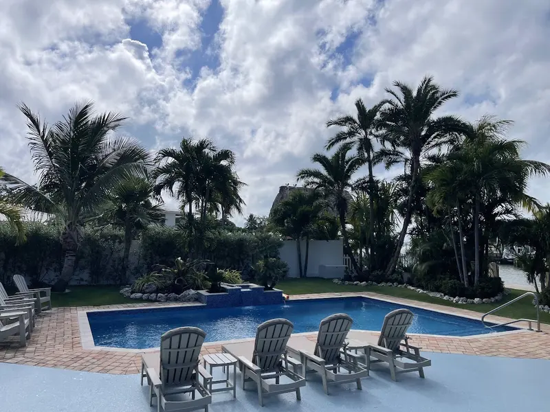 Finished: resort lawn & pool in Marathon, FL, photo 4 of 9