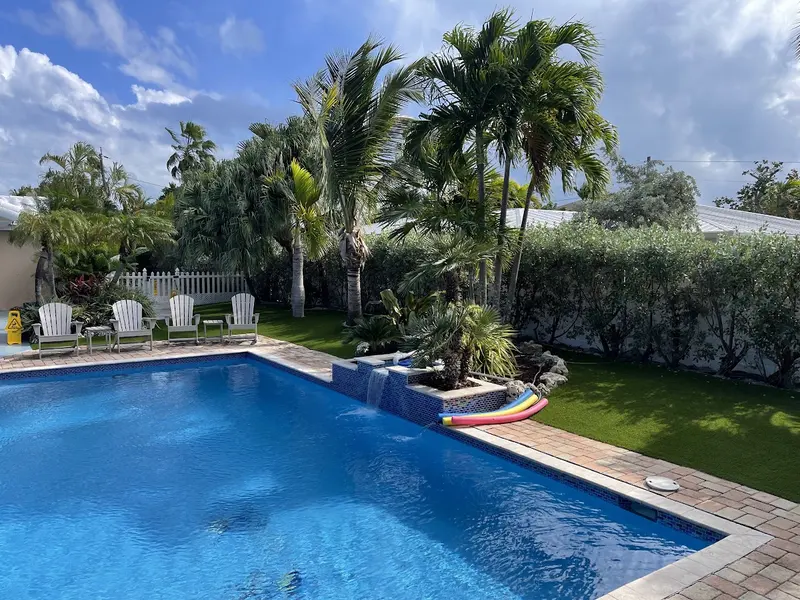 Finished: resort lawn & pool in Marathon, FL, photo 6 of 9
