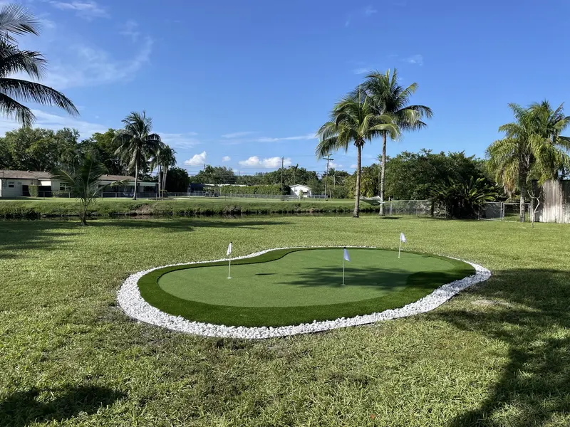 Finished: oval island putting green in South Florida, photo 1 of 3